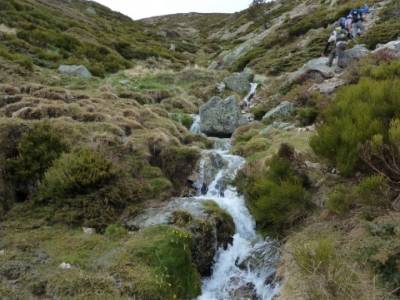 Nacimiento del río Manzanares desde La Barranca; senderismo por sevilla